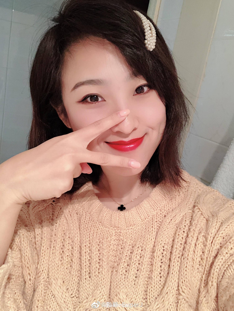 篮球宝贝孙峥晒自拍 性感来袭妩媚动人