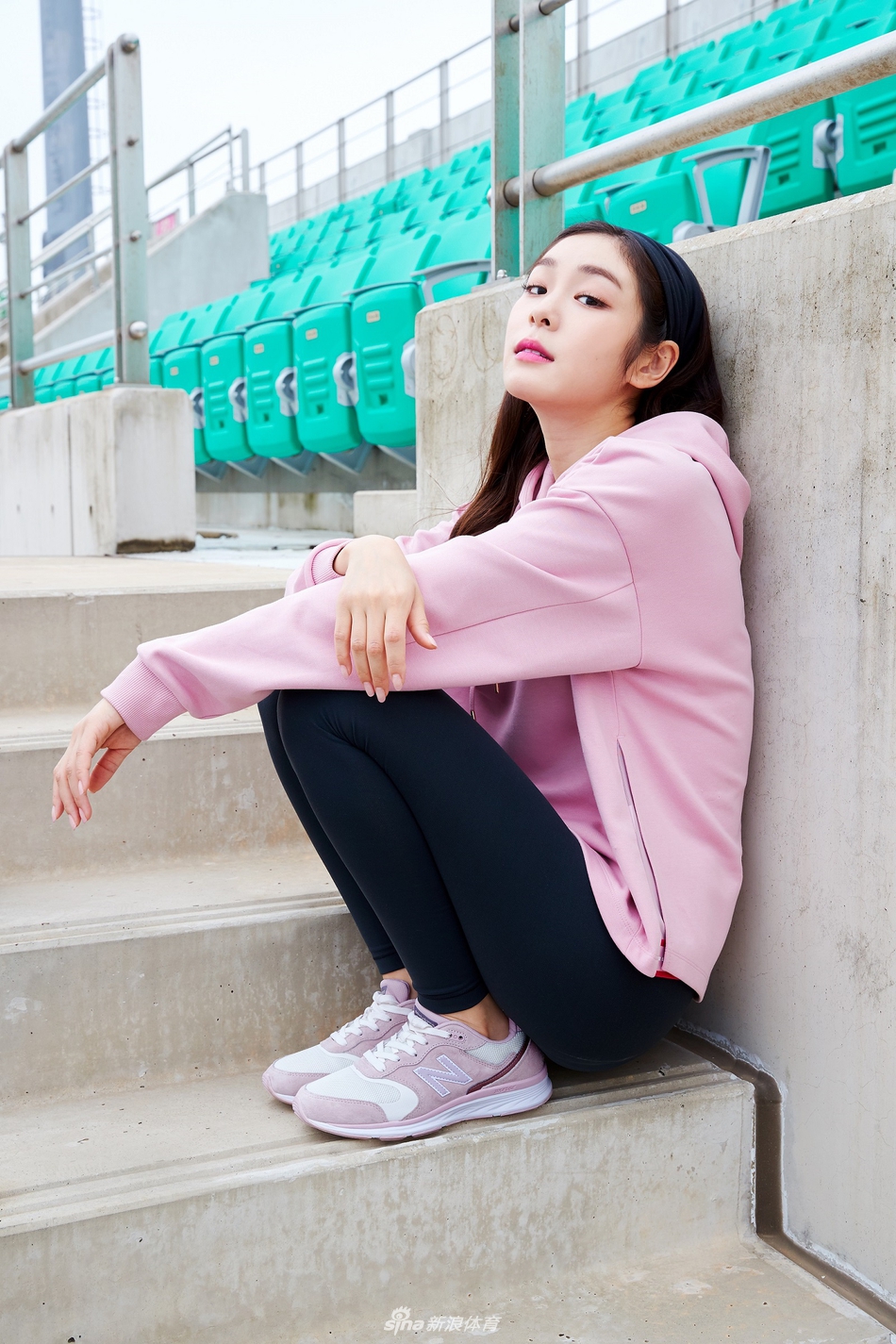 韩国冰雪女皇金妍儿拍写真 细腿翘臀100个赞_高清图集_新浪网