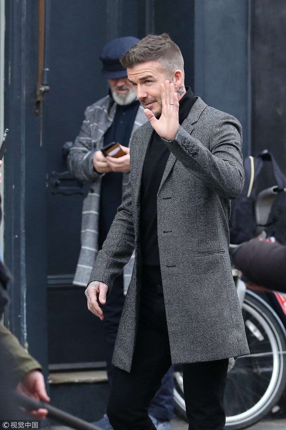 秃然上热搜贝克汉姆街头被拍发量堪忧