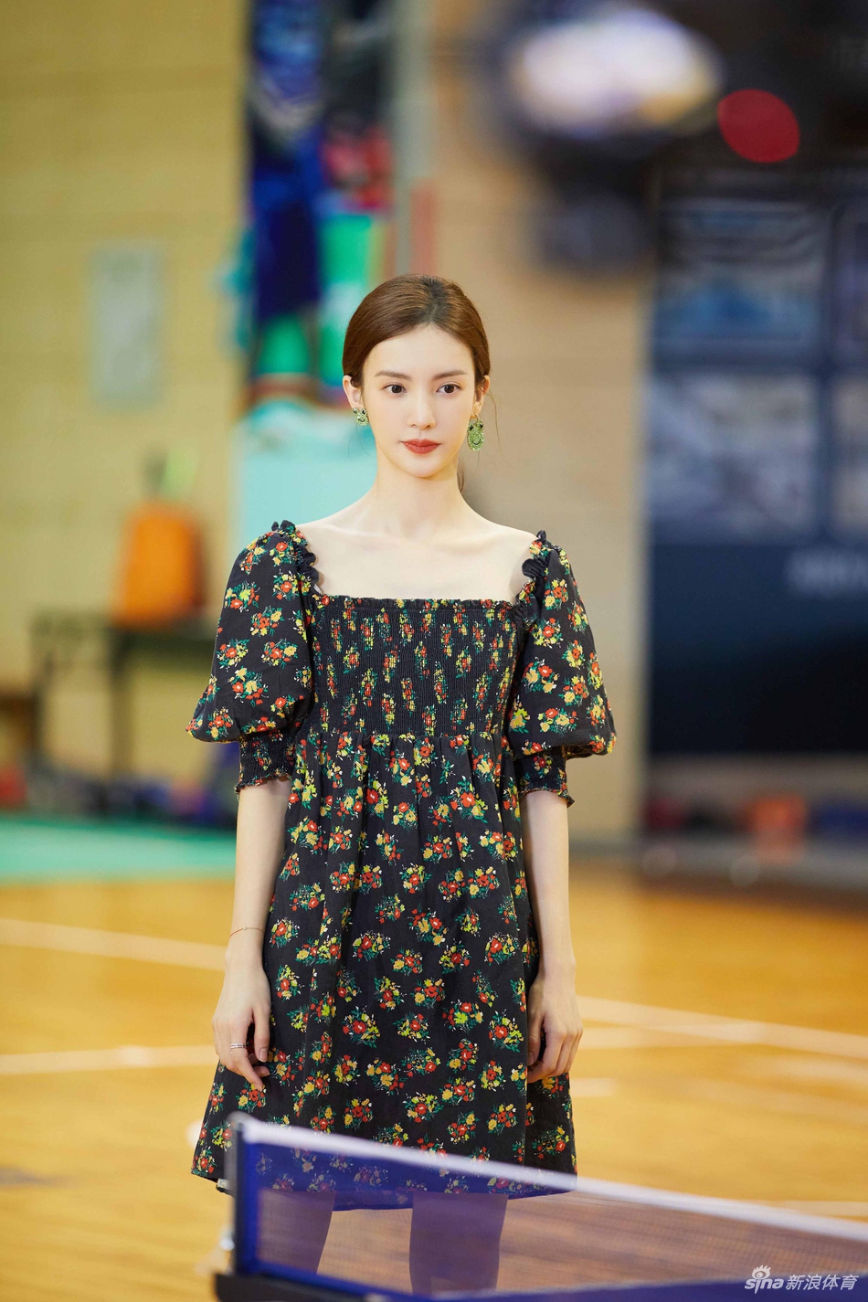 甜蜜！张继科手把手教金晨打乒乓球