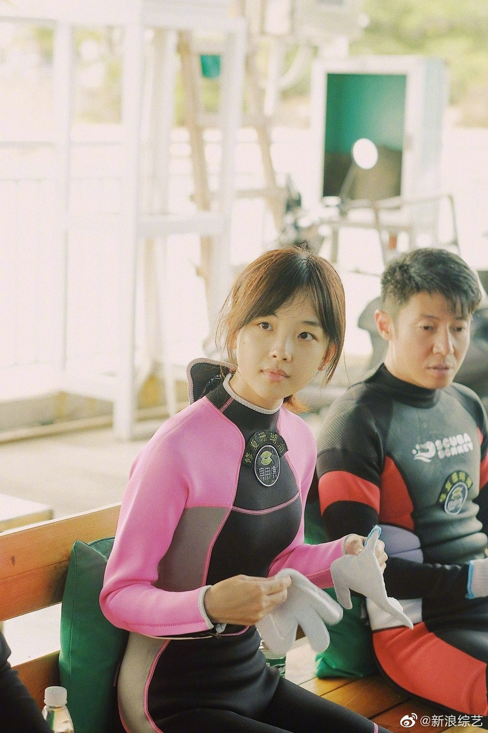 央视女主持王冰冰穿潜水服素颜出镜