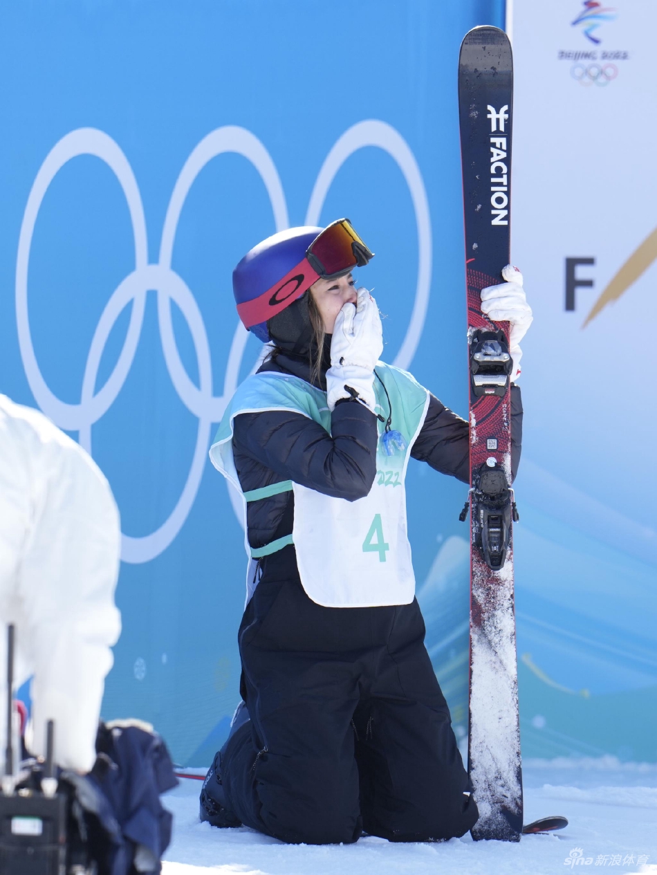 新浪直击谷爱凌为中国夺得第三金