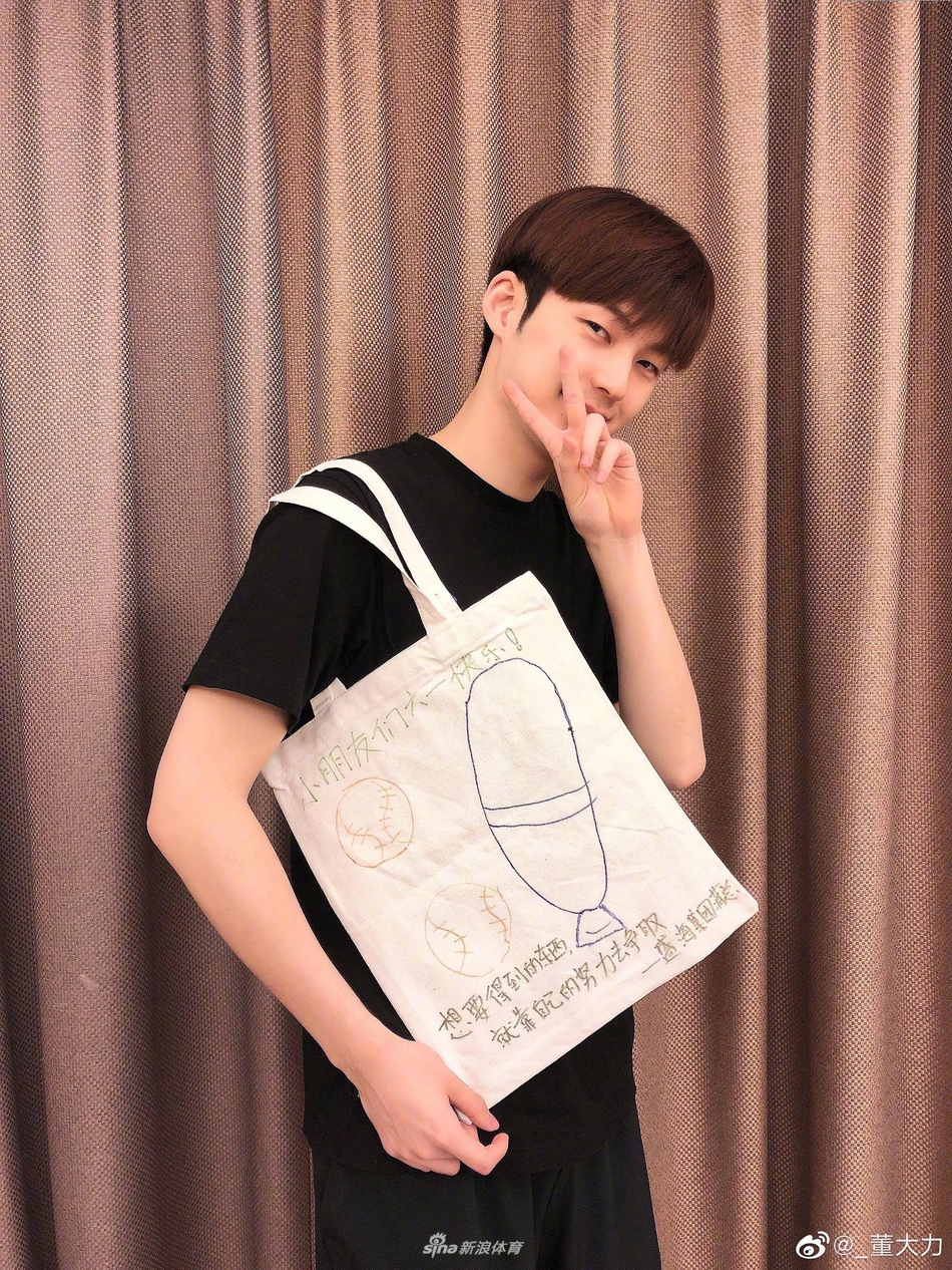 董力夏日清新写真 白衬衫阳光帅气少年感十足