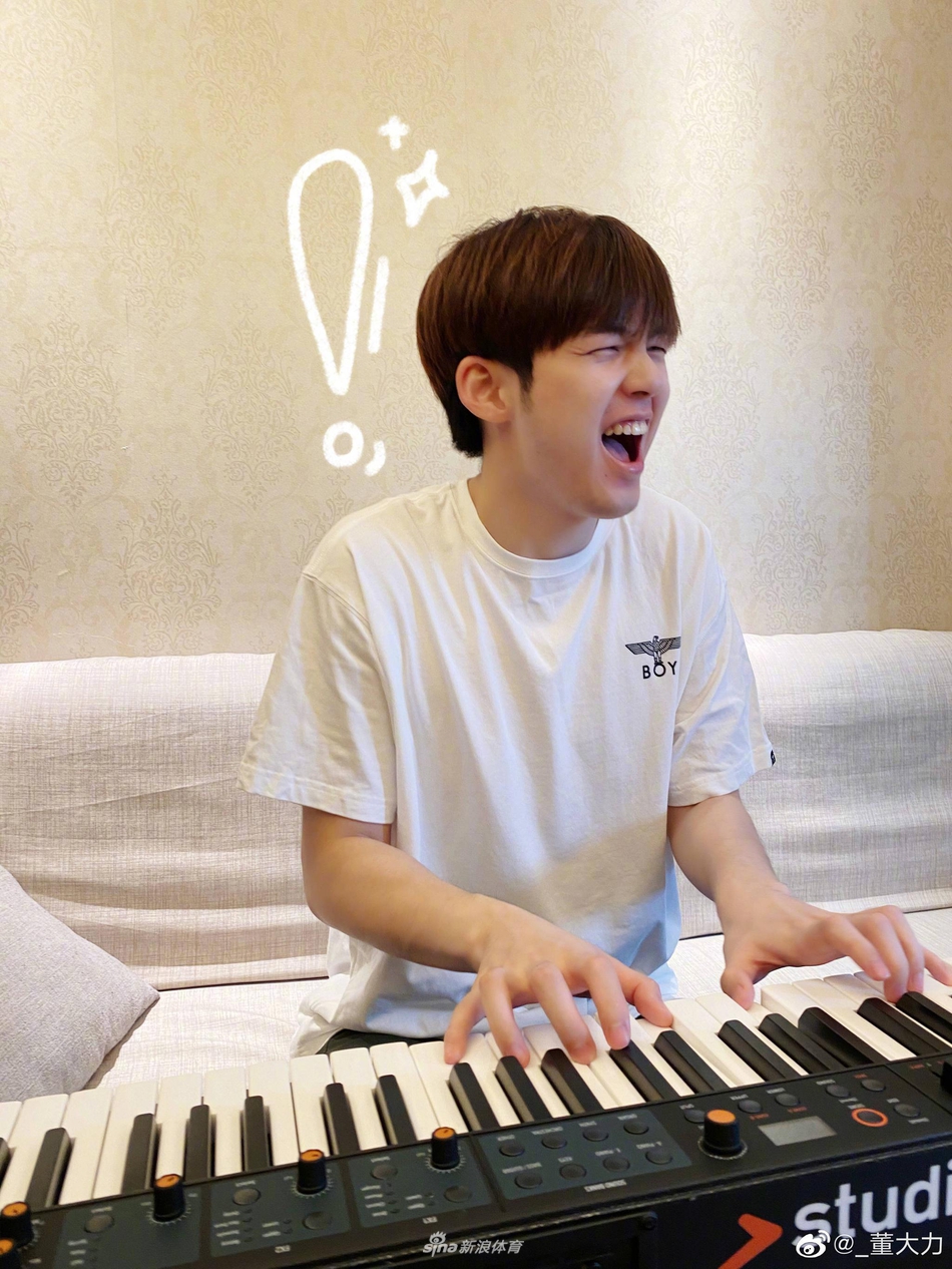 董力夏日清新写真 白衬衫阳光帅气少年感十足