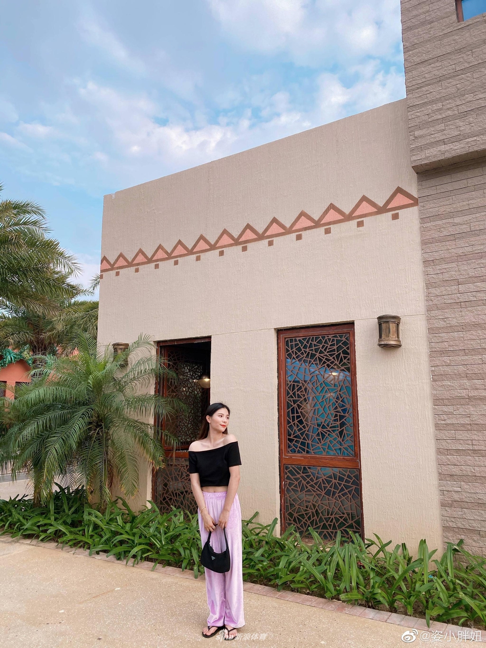 何姿凹造型秀美肩