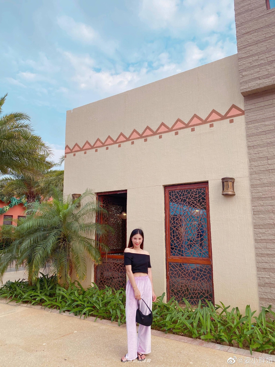 何姿凹造型秀美肩