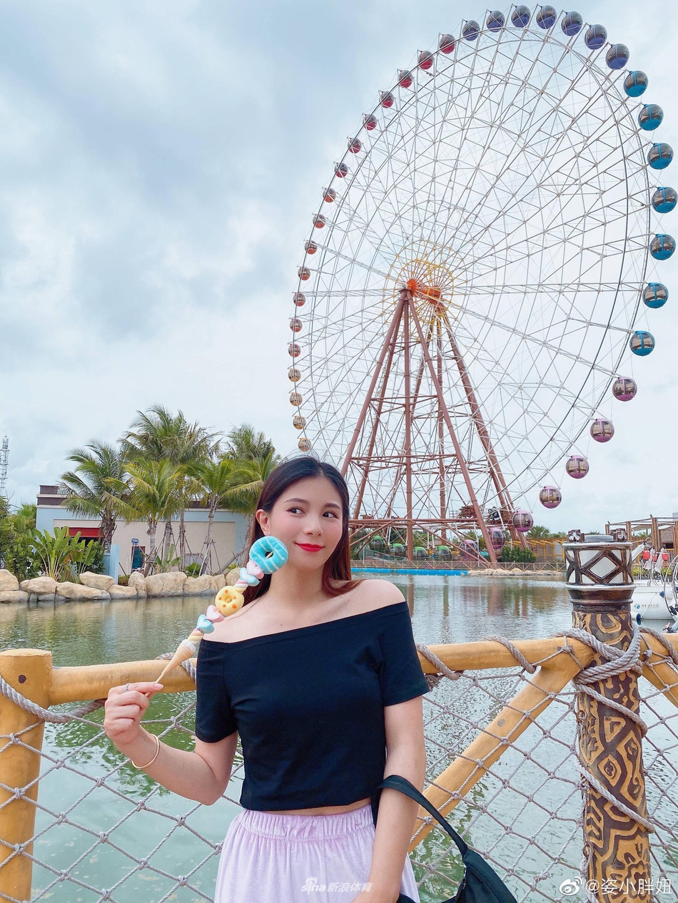 何姿凹造型秀美肩