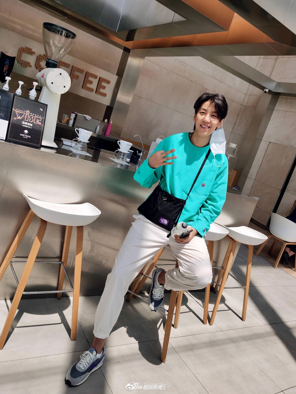 女排张晓雅一周训练结束感叹夏天来了