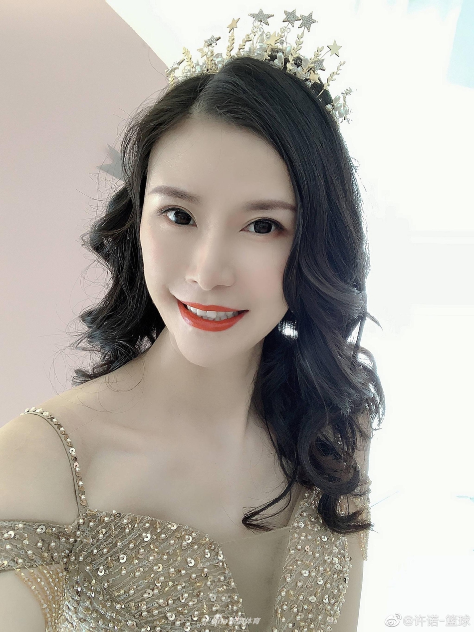 篮球女神许诺晒出珍藏童年瞬间:国家少年队合影