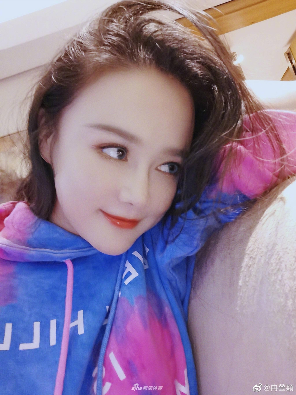 拳王娇妻子冉莹颖发自拍：元气满满的一周！