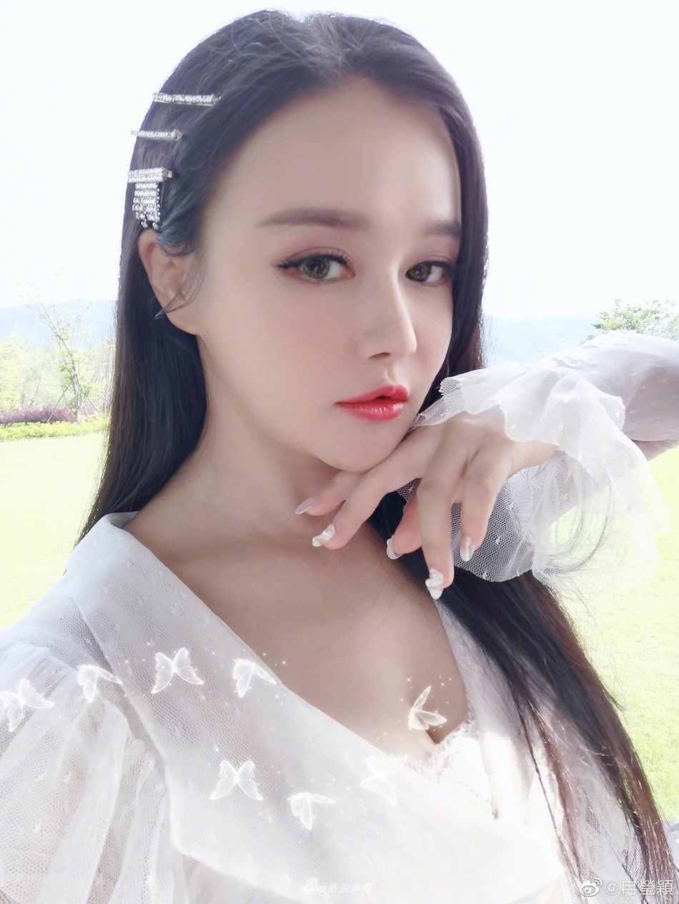 拳王娇妻子冉莹颖发自拍：元气满满的一周！