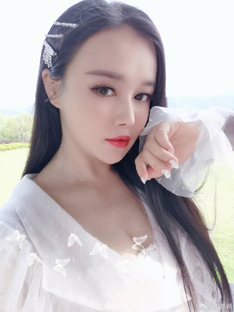 拳王娇妻子冉莹颖发自拍：元气满满的一周！