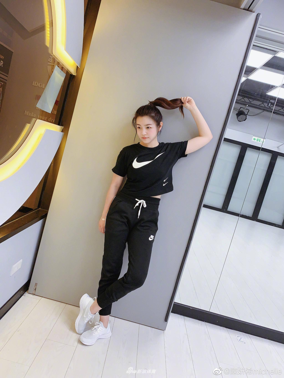 杨丞琳与陈妍希亲嘴照 一起健身Zumba香汗淋漓