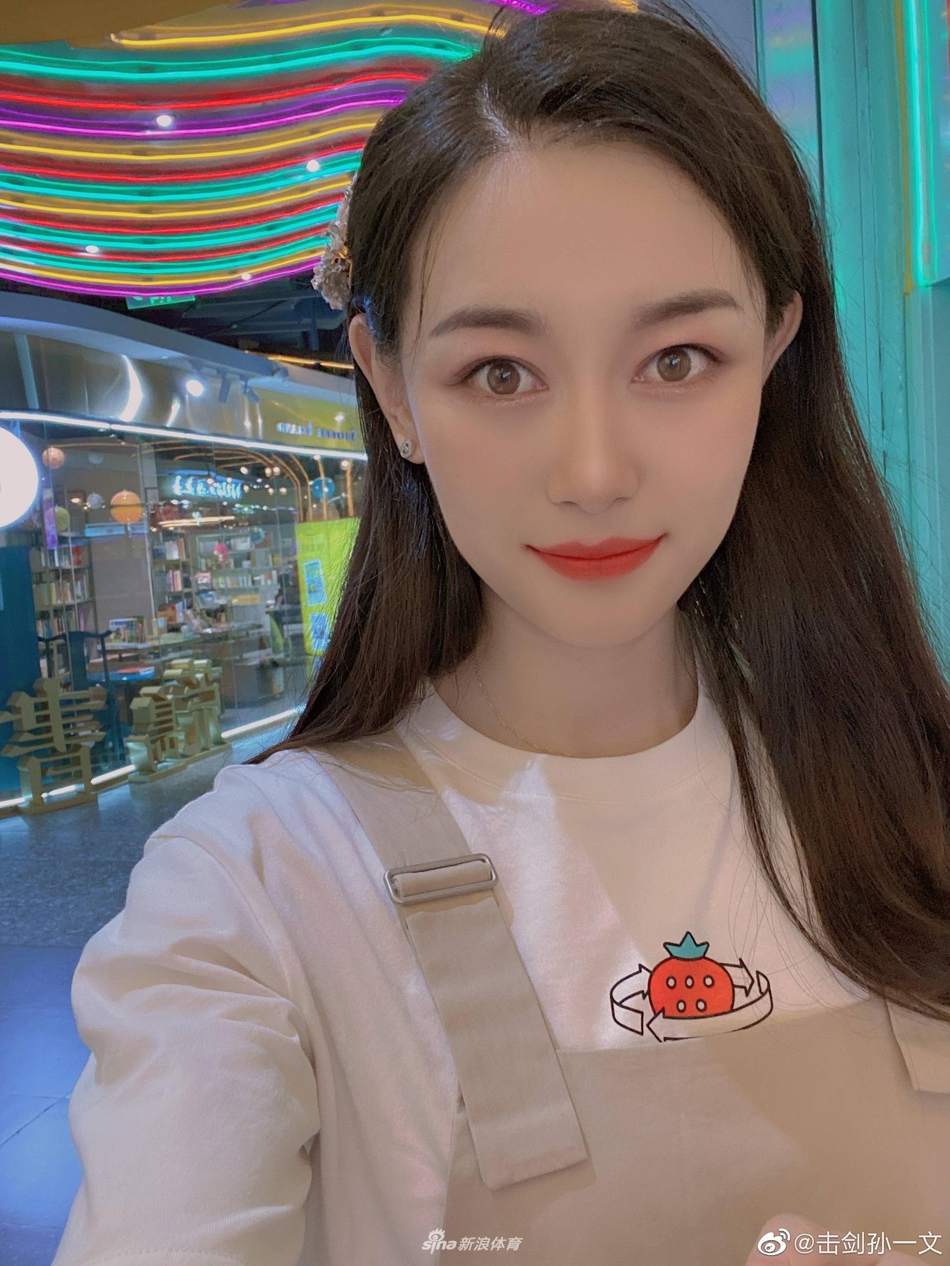 击剑女神孙一文：虽然过去不会改变 但未来可以