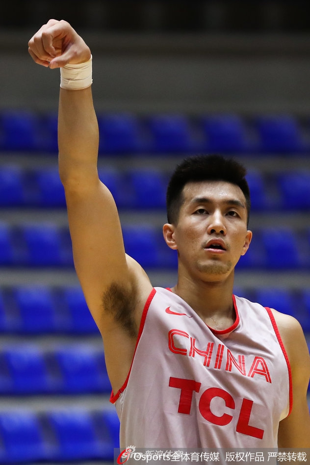 郭艾伦投篮练习