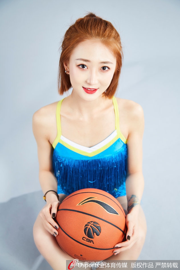 CBA北控拉拉队长腿美女写真 一见倾心！