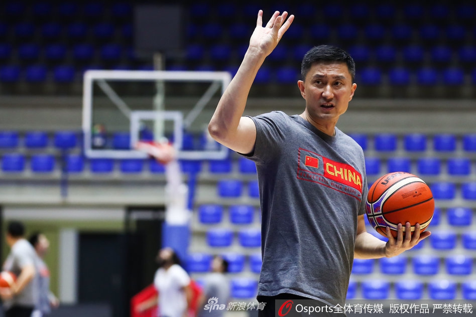 男篮蓝队主帅杜锋