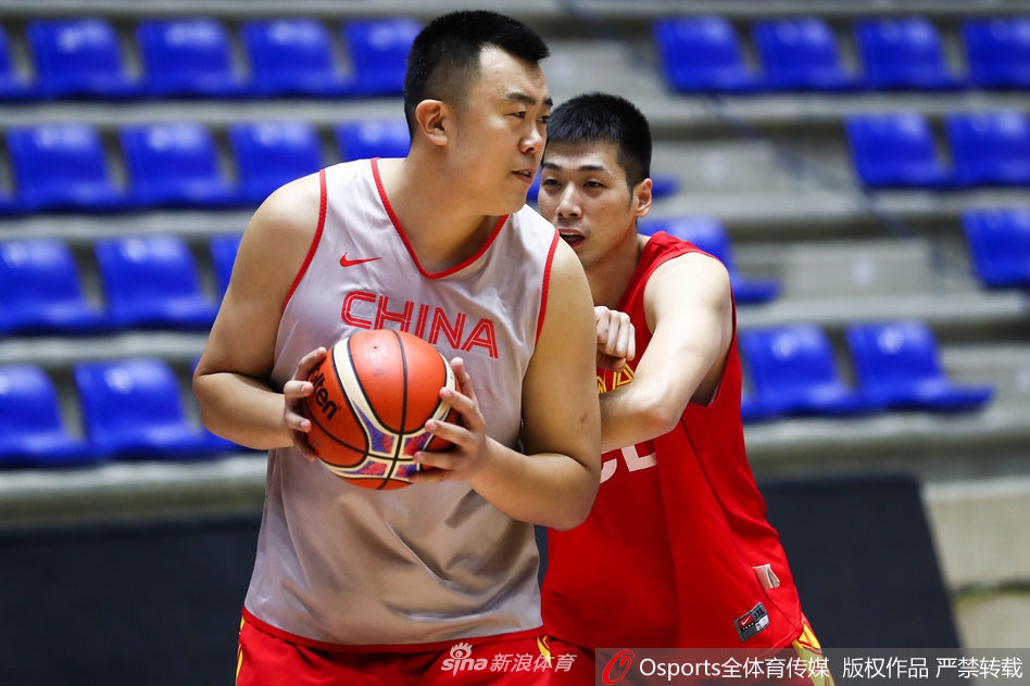 韩德君练习背身单打