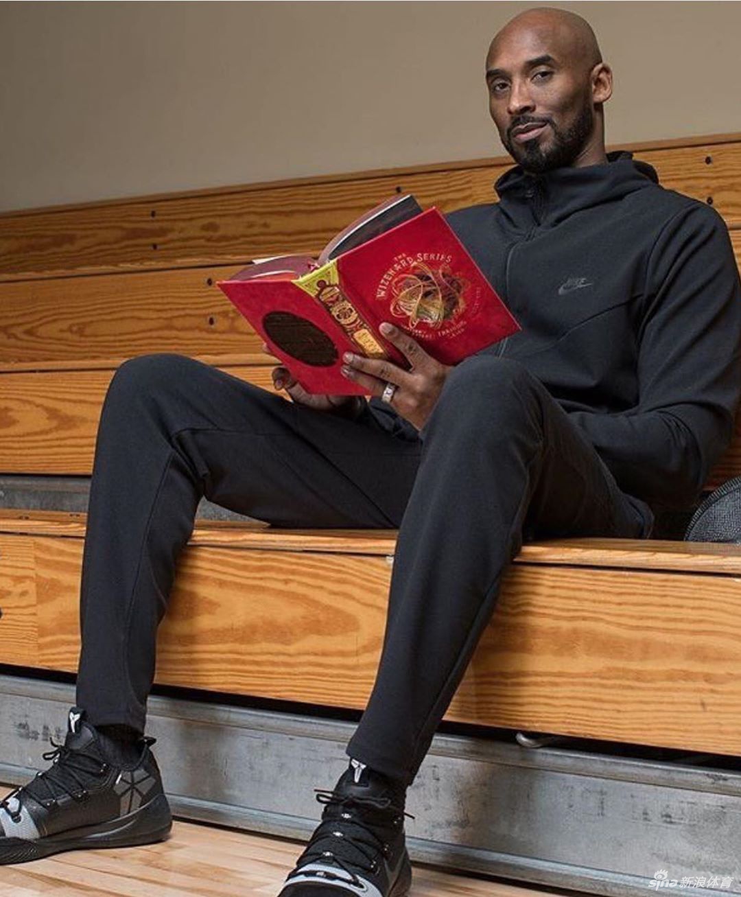 科比新书成全美最畅销书籍 两大销售榜单第一