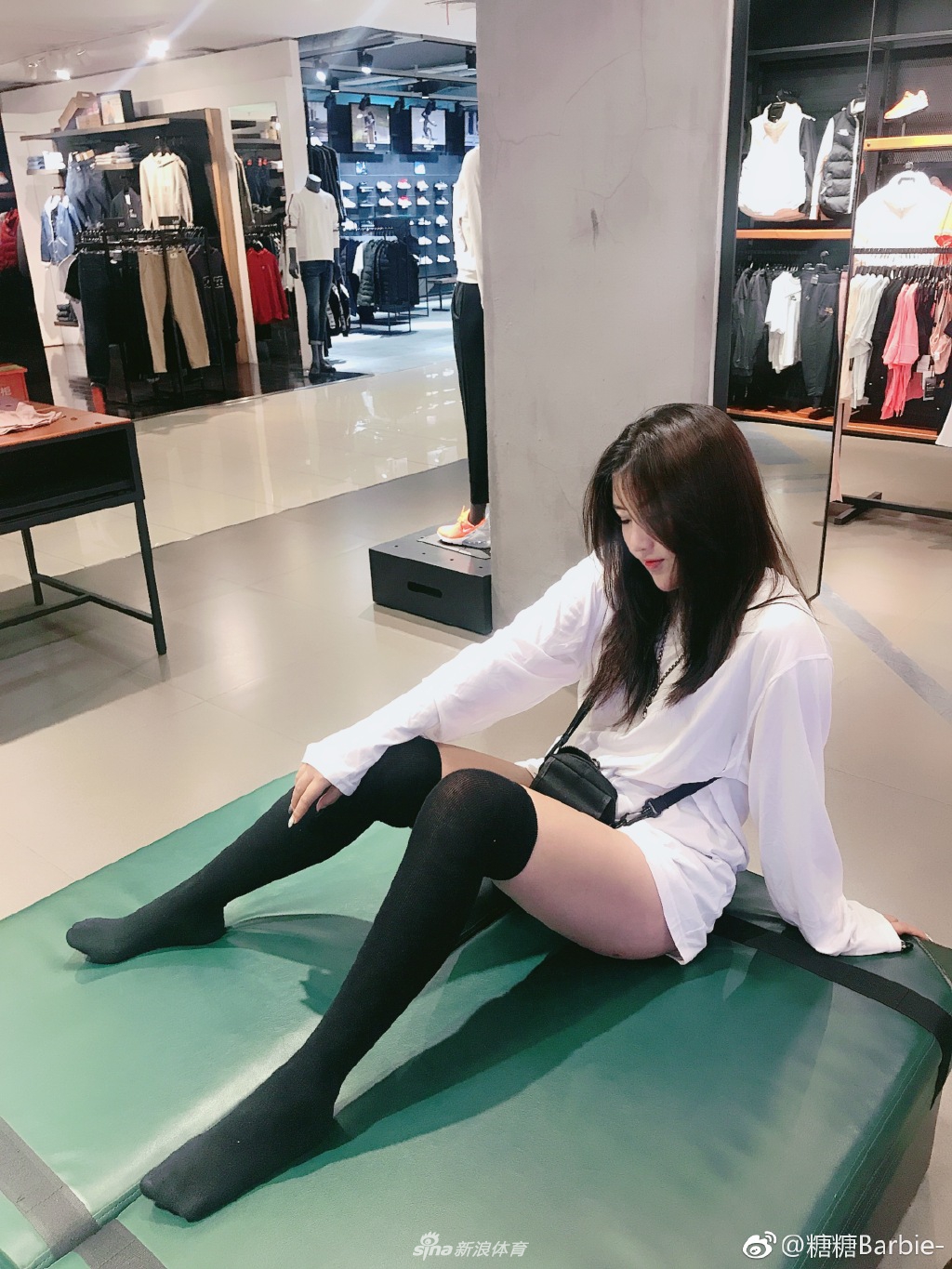 喜爱篮球的AJ girl！想和她一起打球吗