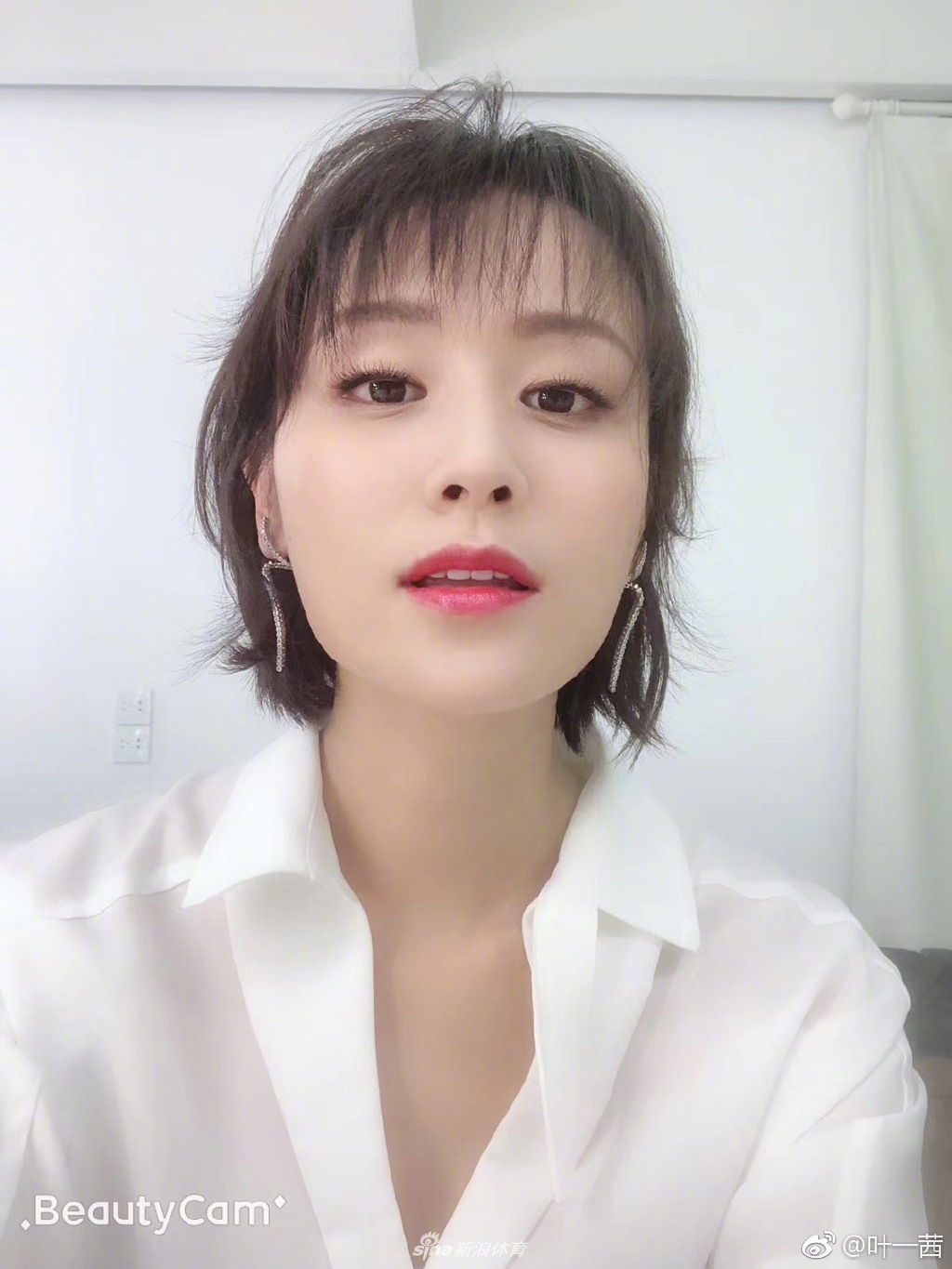 1 / 12 近日,田亮妻子叶一茜在微博晒出美照:"心怀感恩,皆为美好.