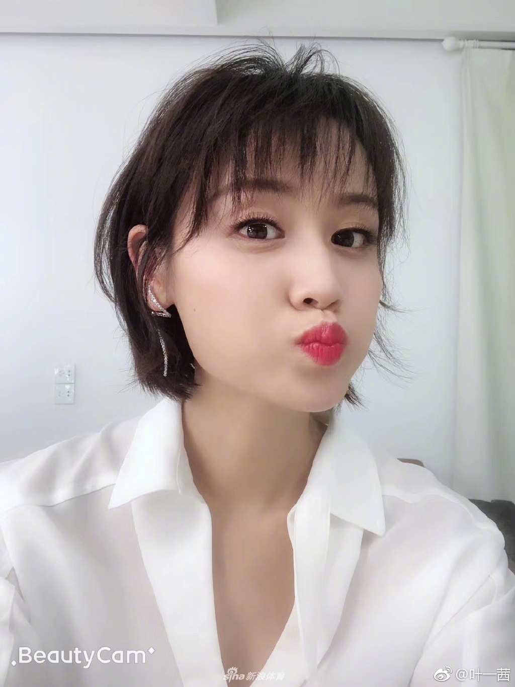 田亮美妻叶一茜晒自拍 女儿森碟已是大姑娘