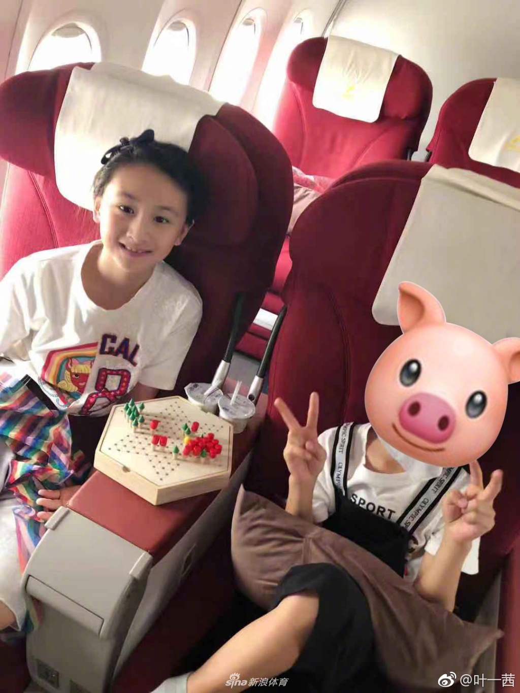 田亮美妻叶一茜晒自拍 女儿森碟已是大姑娘