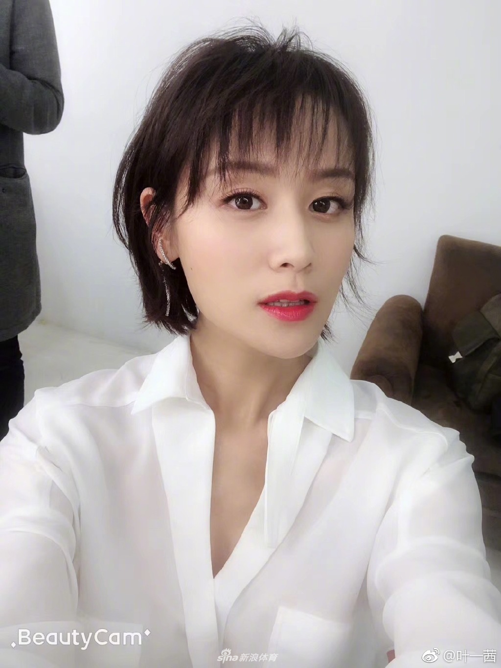 田亮美妻叶一茜晒自拍 女儿森碟已是大姑娘