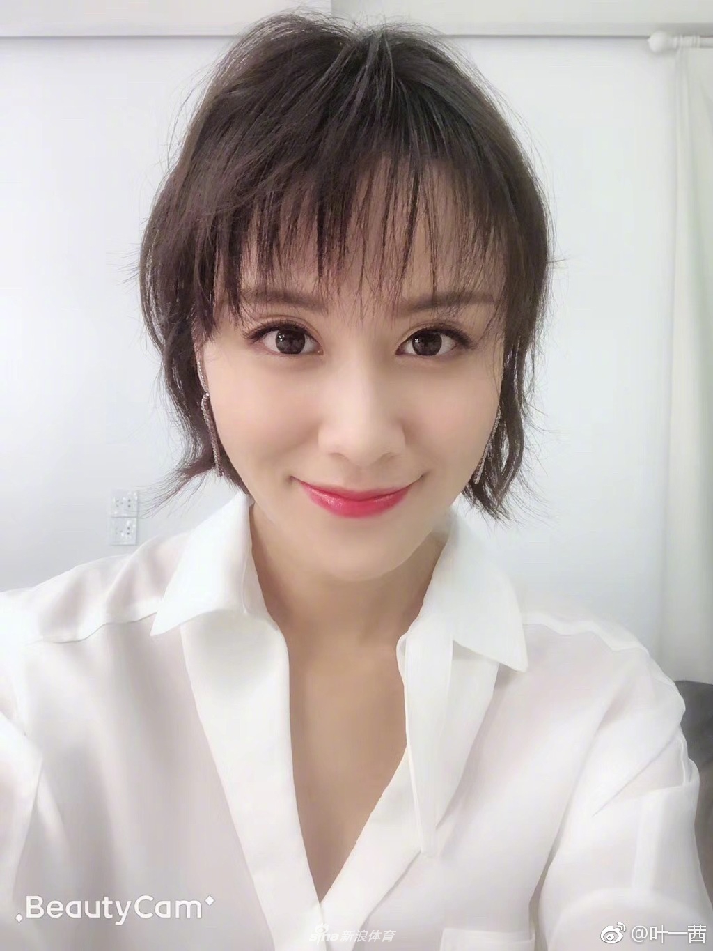 田亮美妻叶一茜晒自拍 女儿森碟已是大姑娘