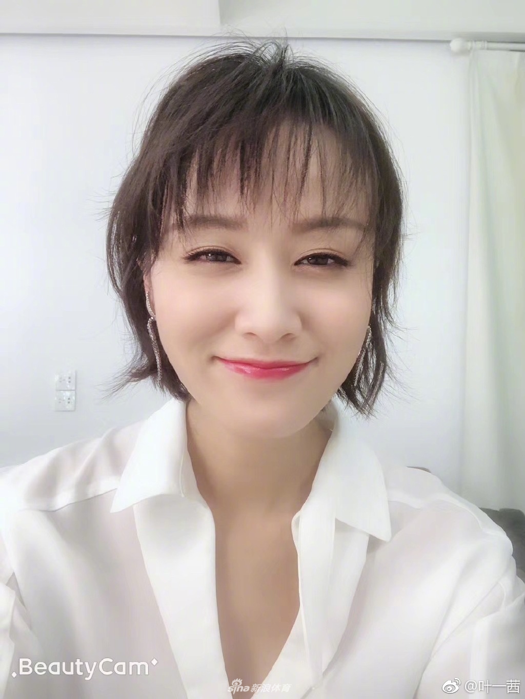 田亮美妻叶一茜晒自拍 女儿森碟已是大姑娘