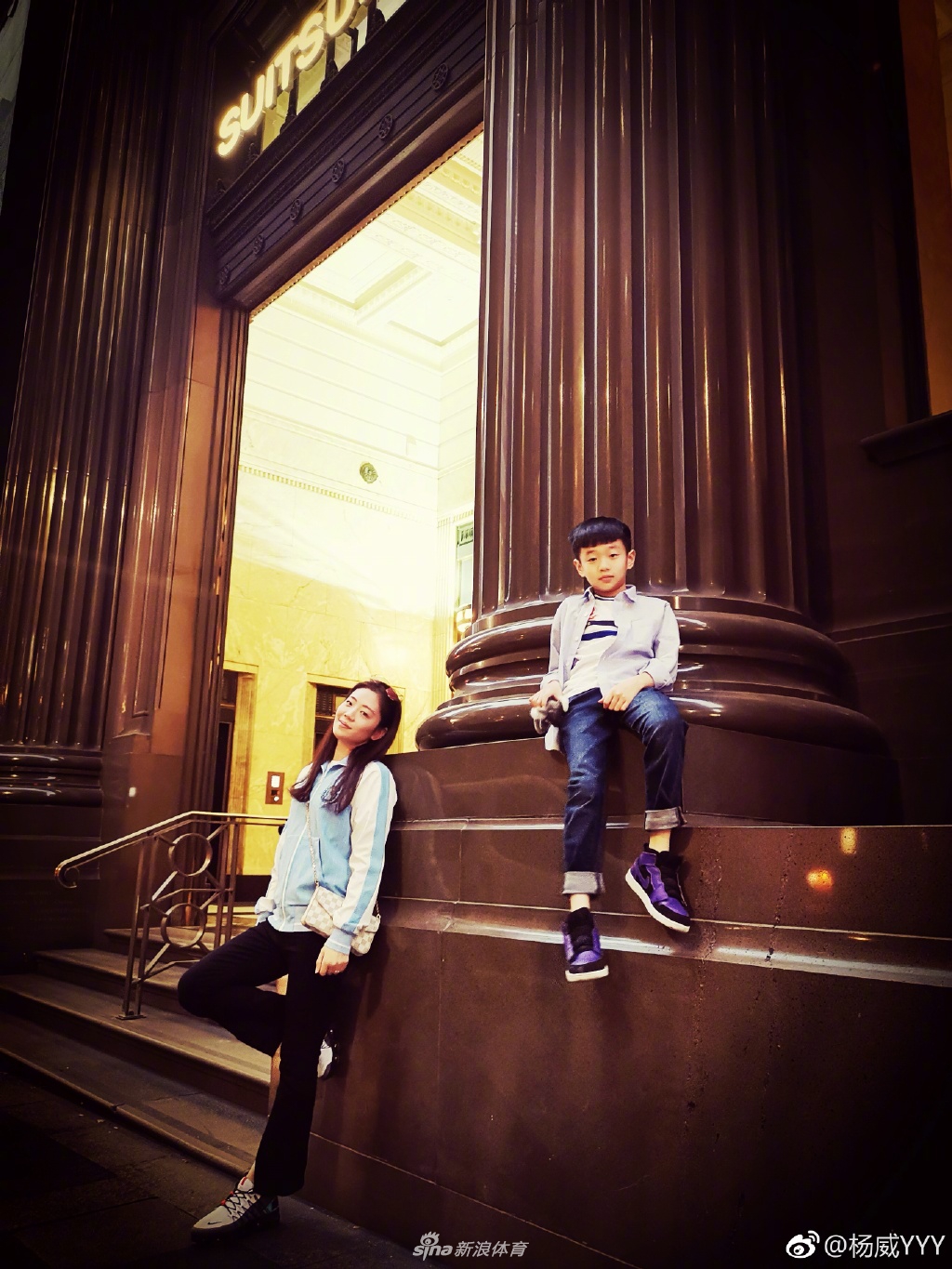 杨威晒一家三口悉尼游玩照 打卡恋情旧地