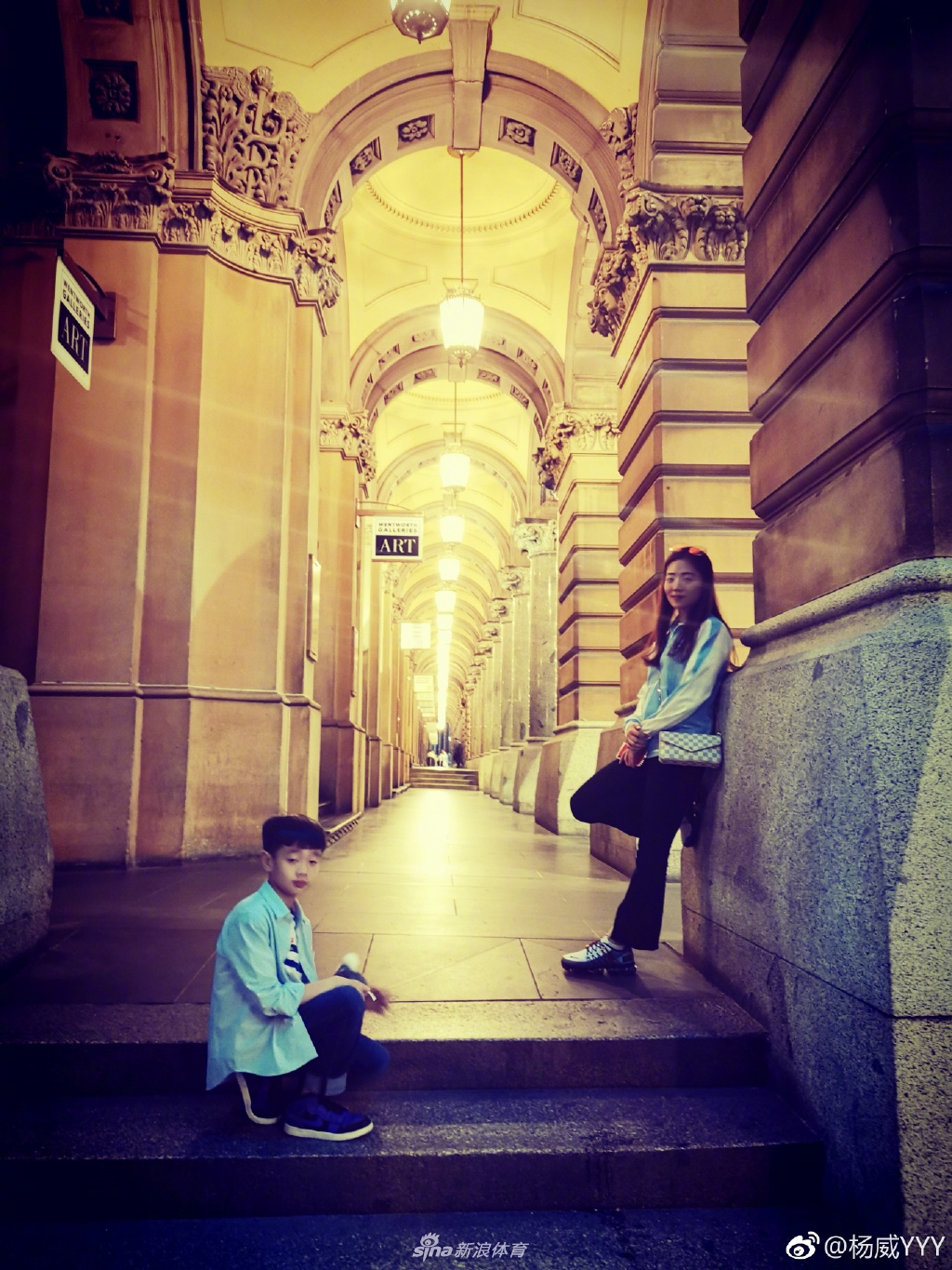 杨威晒一家三口悉尼游玩照 打卡恋情旧地