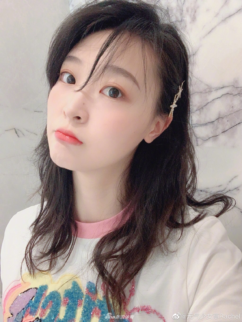25:56 1 / 8 北京时间4月2日,排球女神惠若琪在夜里9点更新自己的微博
