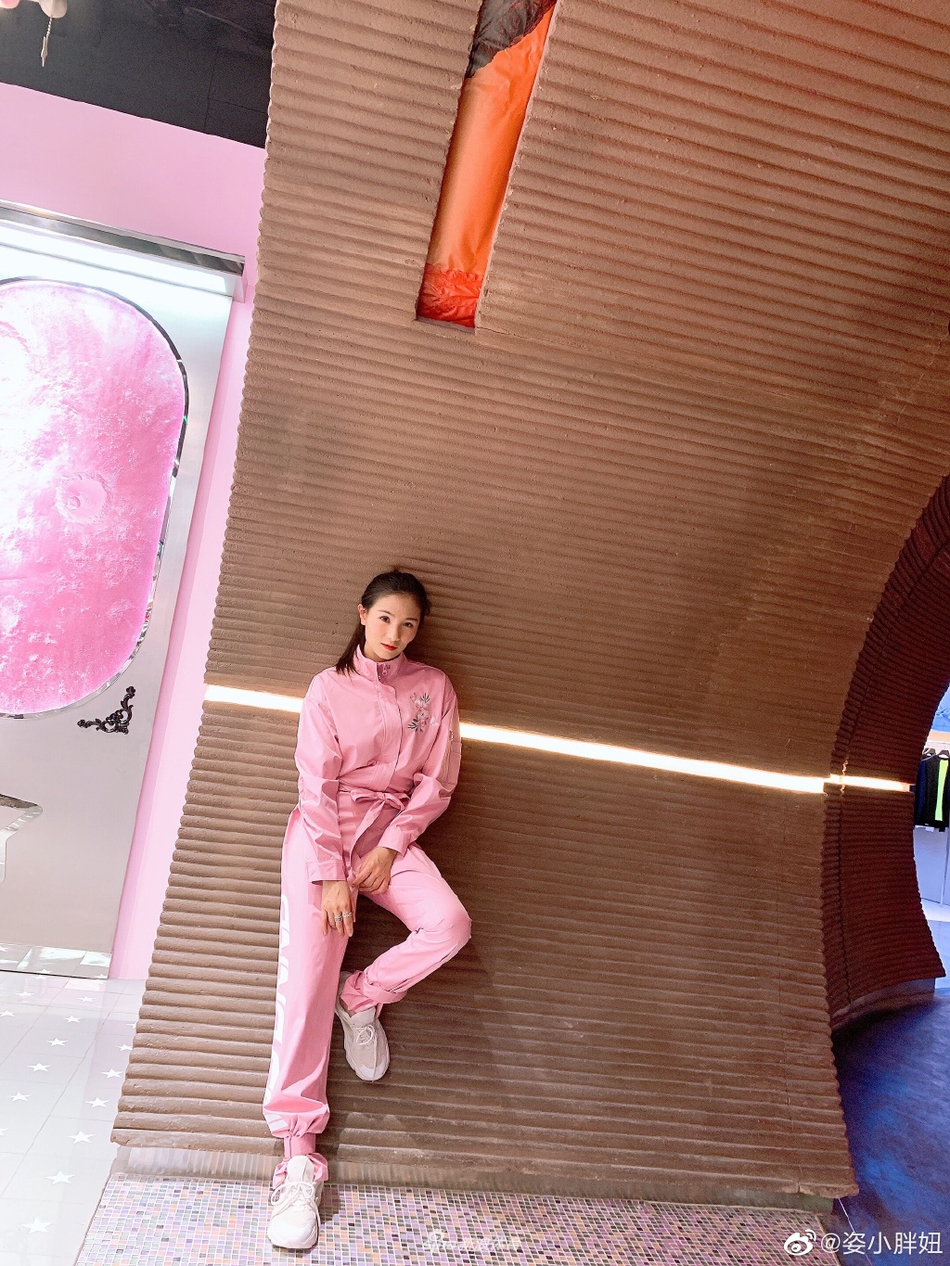 辣妈何姿 活力四射少女感十足