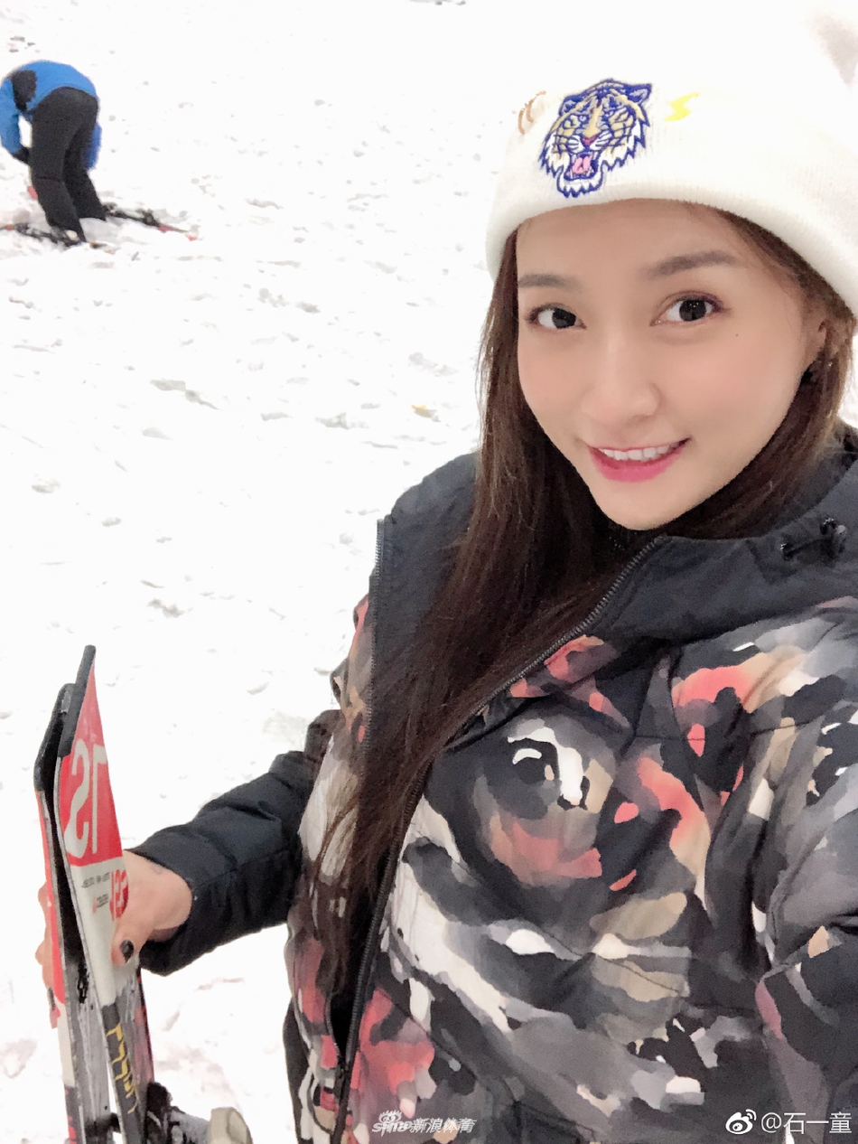 篮球界关晓彤深夜发自拍美图 甜美可人颜值出众