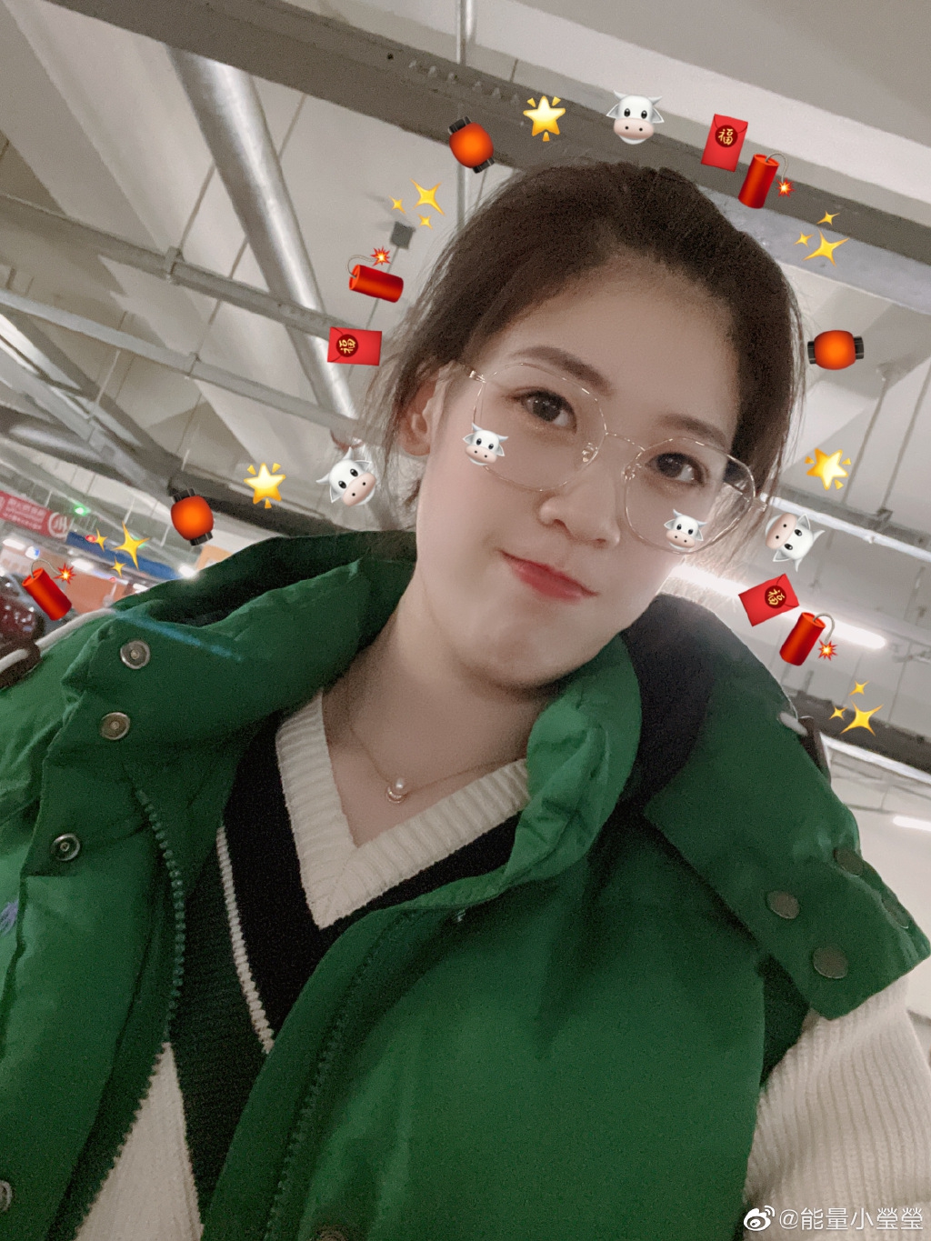 李盈莹晒生日照中国女排大合影：2021远离伤病