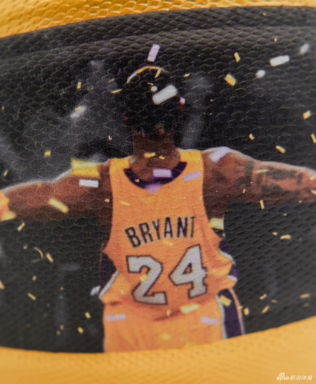 科比纪念版篮球上市！黑曼巴冠军魂永存人间