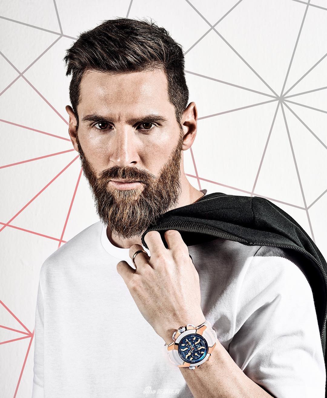 梅西为代言手表拍写真 成功男人典范