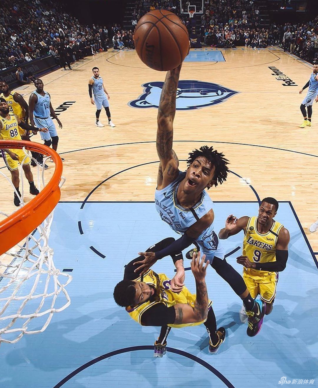 单臂劈扣欣赏:乔丹科比潇洒飞翔 詹姆斯大风车