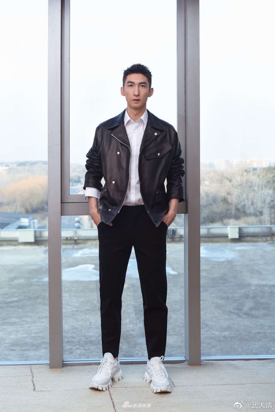 武大靖营业晒运动风帅照 引来粉丝尖叫：太帅了
