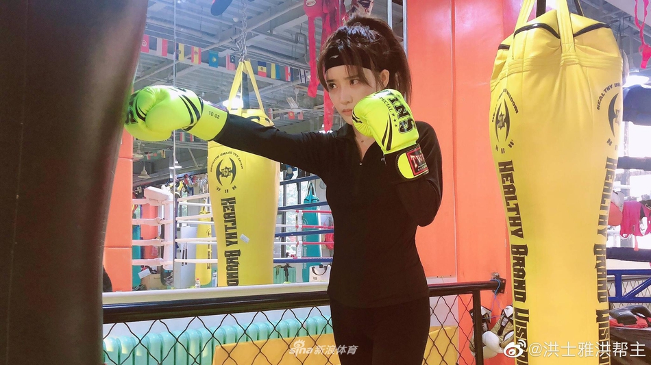 美女演员洪士雅变身拳击少女 霸气十足