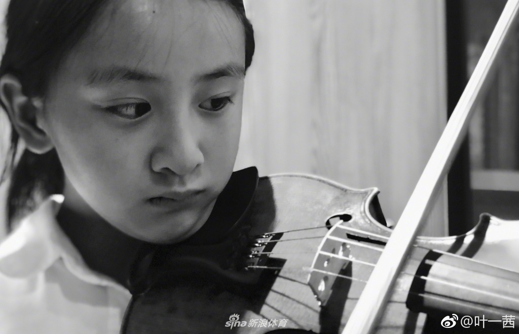 田亮美妻叶一茜晒自拍 女儿森碟已是大姑娘