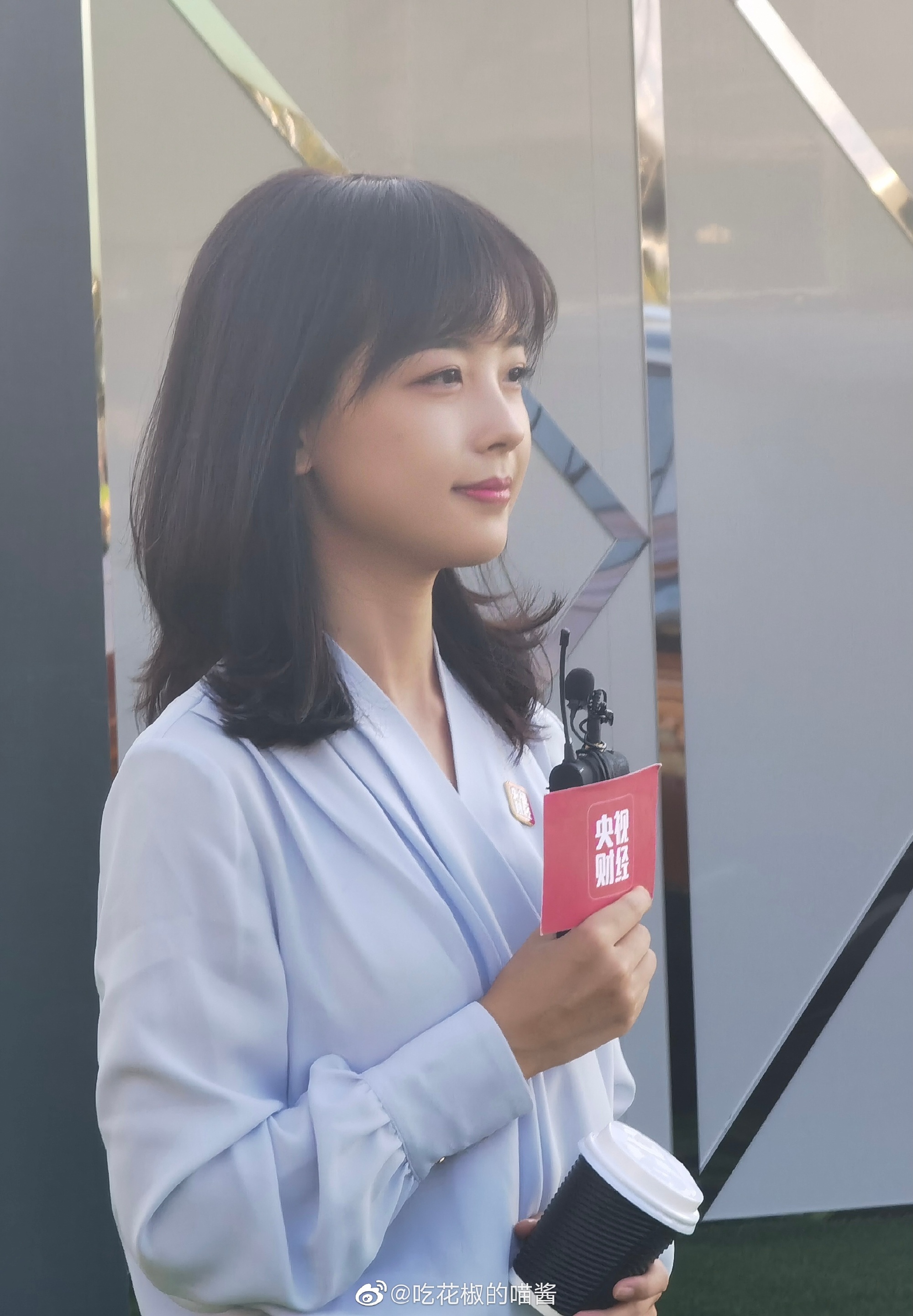 央视女主持王冰冰穿潜水服素颜出镜