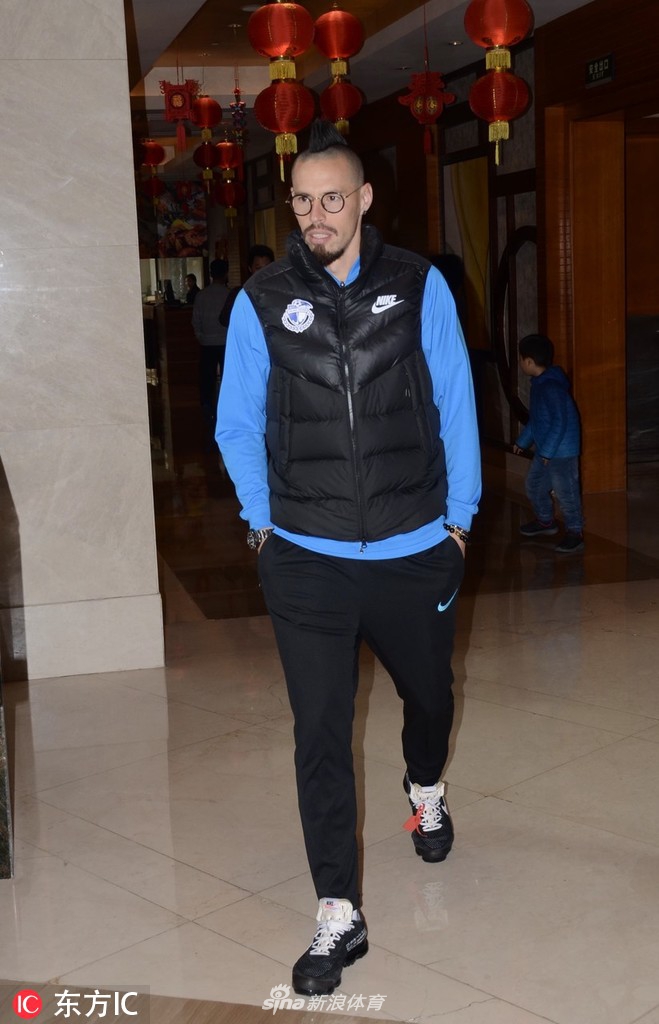 大连新外援哈姆西克亮相人气火爆