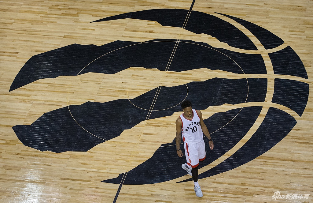 上帝视角看NBA球场logo区：湖人马刺冠军主场