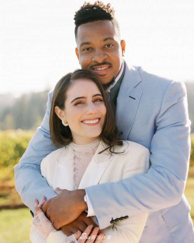 CJ-麦科勒姆晒婚礼现场照片