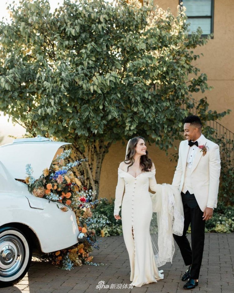 CJ-麦科勒姆晒婚礼现场照片