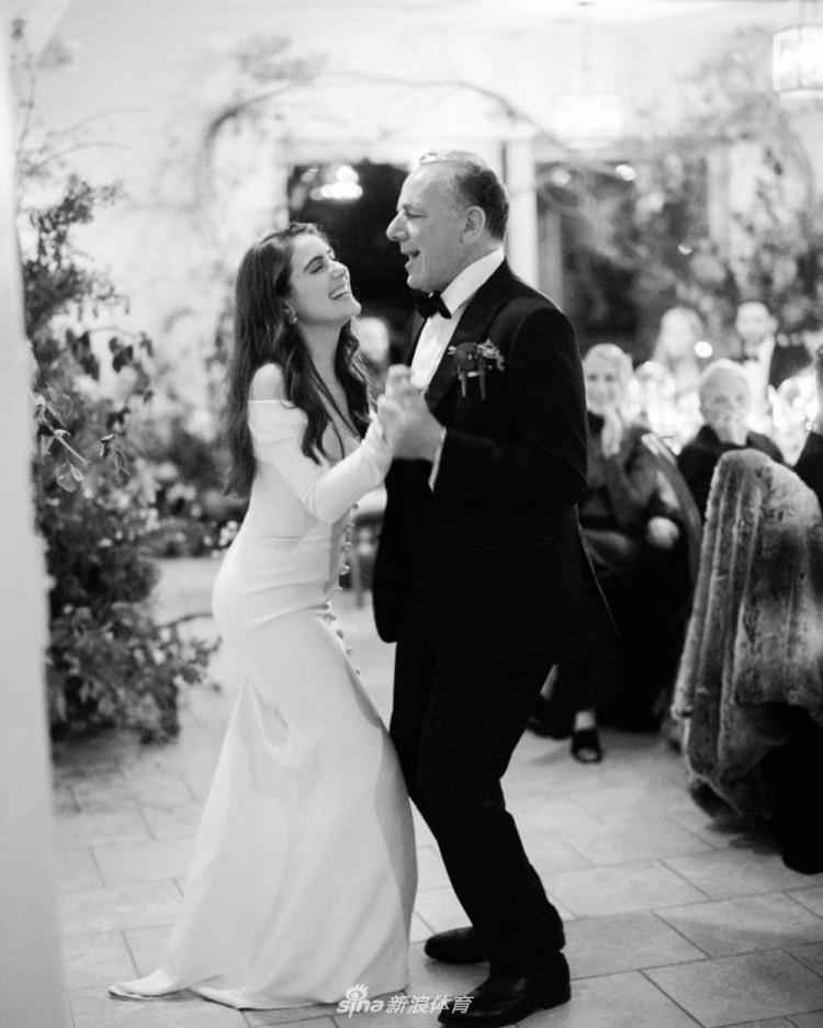 CJ-麦科勒姆晒婚礼现场照片