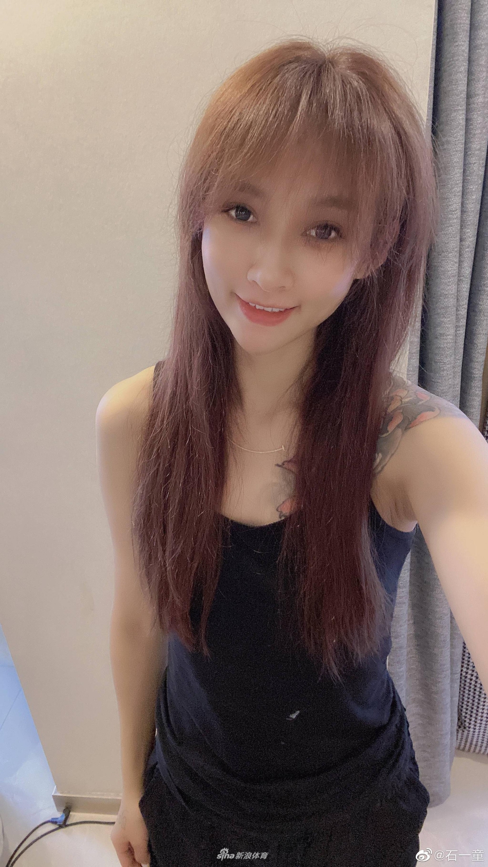 篮球女神石一童晒自拍照 求助粉丝如何排解忧愁_高清图集_新浪网