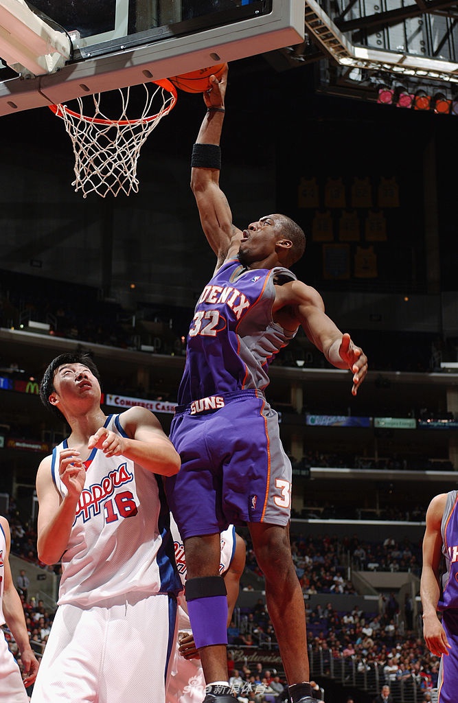 小斯与王治郅热聊不停 大郅少年不再小斯变老斯